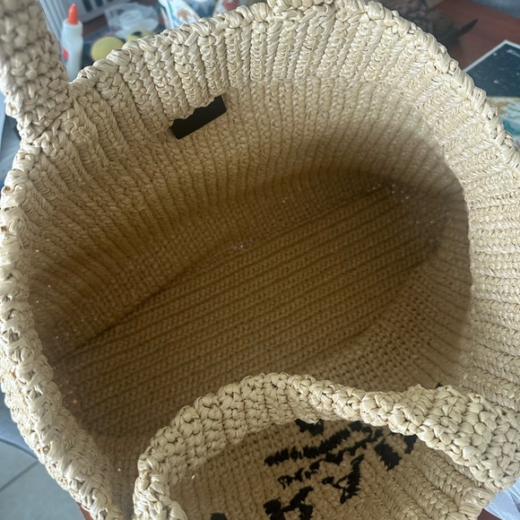 Prada - Picture 5 of 7